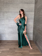 Cargar imagen en el visor de la galería, Perlaire - Vestido largo esmeralda
