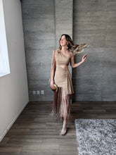 Cargar imagen en el visor de la galería, Elyse - Vestido midi flecos nude
