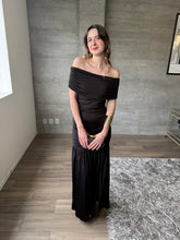 Cargar imagen en el visor de la galería, Theia - Vestido largo strapless negro
