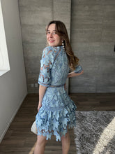 Cargar imagen en el visor de la galería, Clarette - Vestido mini crochet azul
