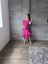Cargar imagen en el visor de la galería, Megan - Vestido midi rosa
