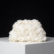 Cargar imagen en el visor de la galería, Clutch floral sin asa
