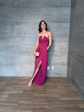 Cargar imagen en el visor de la galería, Monique - Jumpsuit strapless magenta
