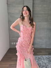 Cargar imagen en el visor de la galería, Domenica - Vestido largo de tul rosa con flores
