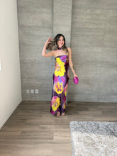 Cargar imagen en el visor de la galería, Leah - Vestido largo strapless floral color ciruela multicolor
