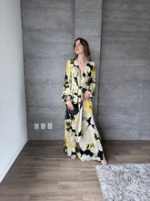 Cargar imagen en el visor de la galería, Saskia - Vestido largo con mangas negro multicolor
