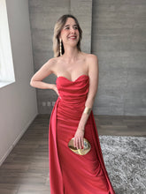 Cargar imagen en el visor de la galería, Milana - Vestido largo strapless rojo

