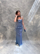 Cargar imagen en el visor de la galería, Ariella - Vestido largo de satín azul polvo
