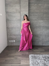 Cargar imagen en el visor de la galería, Carlota - Vestido largo estructurado rosa
