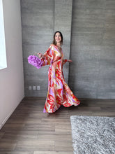 Cargar imagen en el visor de la galería, Artemis - Kaftan satinado rojo
