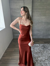 Cargar imagen en el visor de la galería, Maja - Vestido largo color cobre
