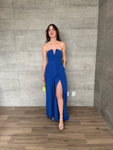 Cargar imagen en el visor de la galería, Monique - Jumpsuit strapless azul rey
