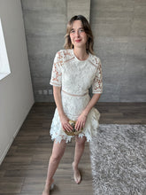 Cargar imagen en el visor de la galería, Clarette - Vestido mini crochet blanco
