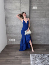 Cargar imagen en el visor de la galería, Manuela - Vestido largo con olanes azul rey
