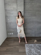 Cargar imagen en el visor de la galería, Cerise - Vestido midi crochet nude
