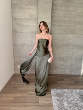 Cargar imagen en el visor de la galería, Nerissa - Vestido largo strapless olivo
