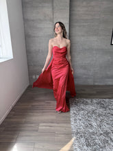Cargar imagen en el visor de la galería, Milana - Vestido largo strapless rojo
