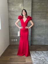 Cargar imagen en el visor de la galería, Marissa - Vestido largo con olanes en hombros rojo

