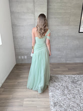 Cargar imagen en el visor de la galería, Naxos - Vestido largo color verde menta
