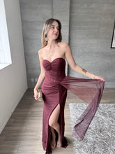 Cargar imagen en el visor de la galería, Barbadillo - Vestido largo de mesh con corset vino
