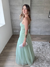 Cargar imagen en el visor de la galería, Naxos - Vestido largo color verde menta
