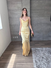 Cargar imagen en el visor de la galería, Aranza - Vestido largo amarillo

