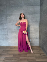 Cargar imagen en el visor de la galería, Monique - Jumpsuit strapless magenta
