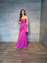 Cargar imagen en el visor de la galería, Marisma - Vestido largo plisado rosa
