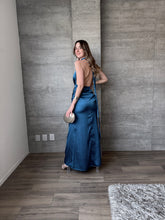 Cargar imagen en el visor de la galería, Lucciana - Vestido largo satín azul petróleo
