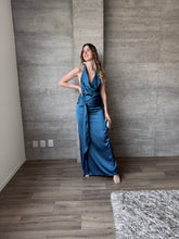 Cargar imagen en el visor de la galería, Lucciana - Vestido largo satín azul petróleo
