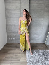 Cargar imagen en el visor de la galería, Tessa - Vestido satinado strapless lima
