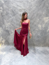 Cargar imagen en el visor de la galería, Sago -  Vestido largo strapless frambuesa
