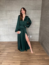Cargar imagen en el visor de la galería, Clare - Vestido largo con manga verde oscuro
