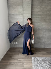 Cargar imagen en el visor de la galería, Máncora - Vestido largo con abertura en pierna marino
