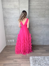 Cargar imagen en el visor de la galería, Bruma  - Vestido largo tul fuchsia
