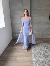 Cargar imagen en el visor de la galería, Venus - Vestido largo strapless con capa azul
