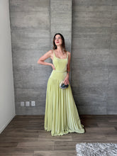 Cargar imagen en el visor de la galería, Prosseco - Vestido largo plisado verde
