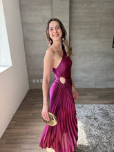 Cargar imagen en el visor de la galería, Nicola - Vestido midi plisado magenta

