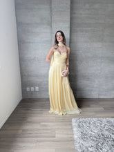 Cargar imagen en el visor de la galería, Carol - Vestido largo amarillo
