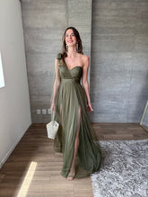 Cargar imagen en el visor de la galería, Jimena - Vestido de tul olivo
