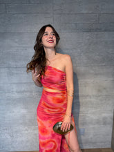 Cargar imagen en el visor de la galería, Solara - Vestido largo escotado rosa naranja
