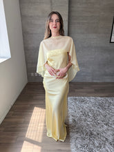 Cargar imagen en el visor de la galería, Sodi -  Vestido largo strapless satinado amarillo

