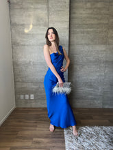 Cargar imagen en el visor de la galería, Daniela - Vestido largo satinado azul
