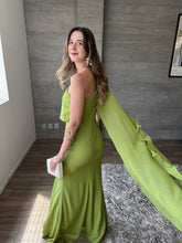 Cargar imagen en el visor de la galería, Máncora - Vestido largo con abertura en pierna verde
