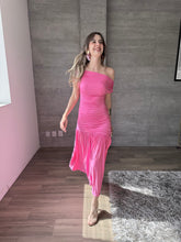 Cargar imagen en el visor de la galería, Salissa - Vestido vestido midi rosa
