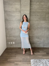 Cargar imagen en el visor de la galería, Larissa - Vestido midi de mesh azul cielo
