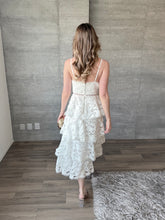 Cargar imagen en el visor de la galería, Peonia - Vestido midi crochet blanco
