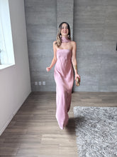 Cargar imagen en el visor de la galería, Zita - Vestido largo satinado rosa
