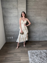 Cargar imagen en el visor de la galería, Peonia  - Vestido crochet midi macadamia
