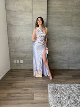 Cargar imagen en el visor de la galería, Allure - Vestido largo satinado lavanda
